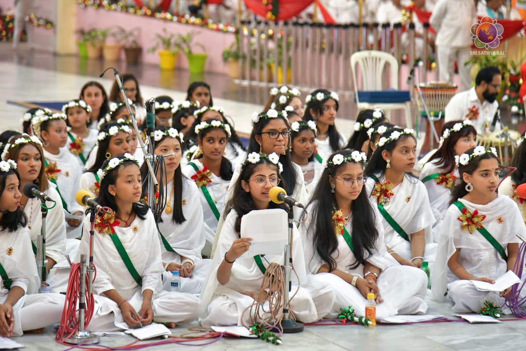 Calypso Carol | Christmas Celebrations 2023 |Christmas Choir by  Overseas Children, SSSGC  | December 25, 2023 | Evening Program | Prasanthi Nilayam