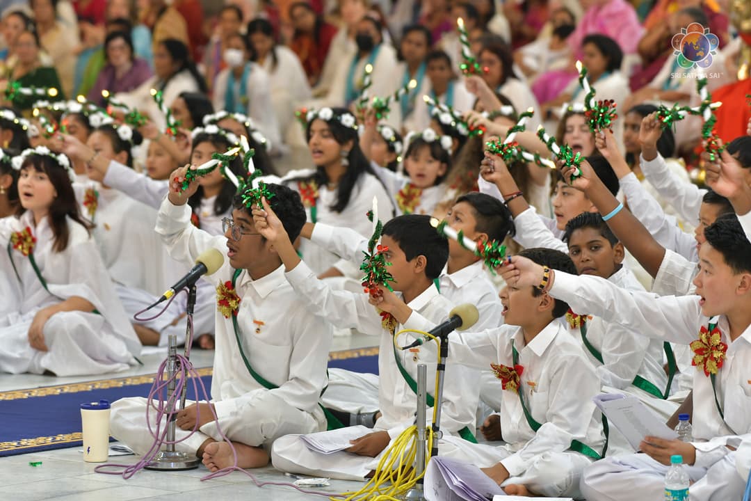 Gods Love Is So Wonderful | Christmas Celebrations 2023 |Christmas Choir by  Overseas Children, SSSGC  | December 25, 2023 | Evening Program | Prasanthi Nilayam