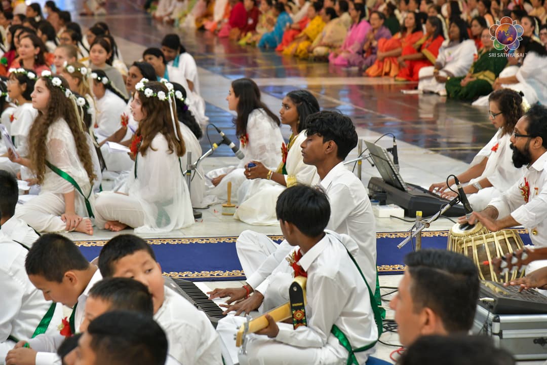 Little Drummer Boy | Christmas Celebrations 2023 |Christmas Choir by  Overseas Children, SSSGC  | December 25, 2023 | Evening Program | Prasanthi Nilayam