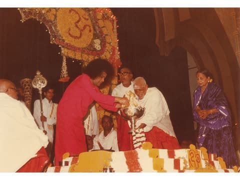 Vedam Class At Prasanthi Nilayam - Namakam Of Sri Rudram - Introduction And First Anuvaka